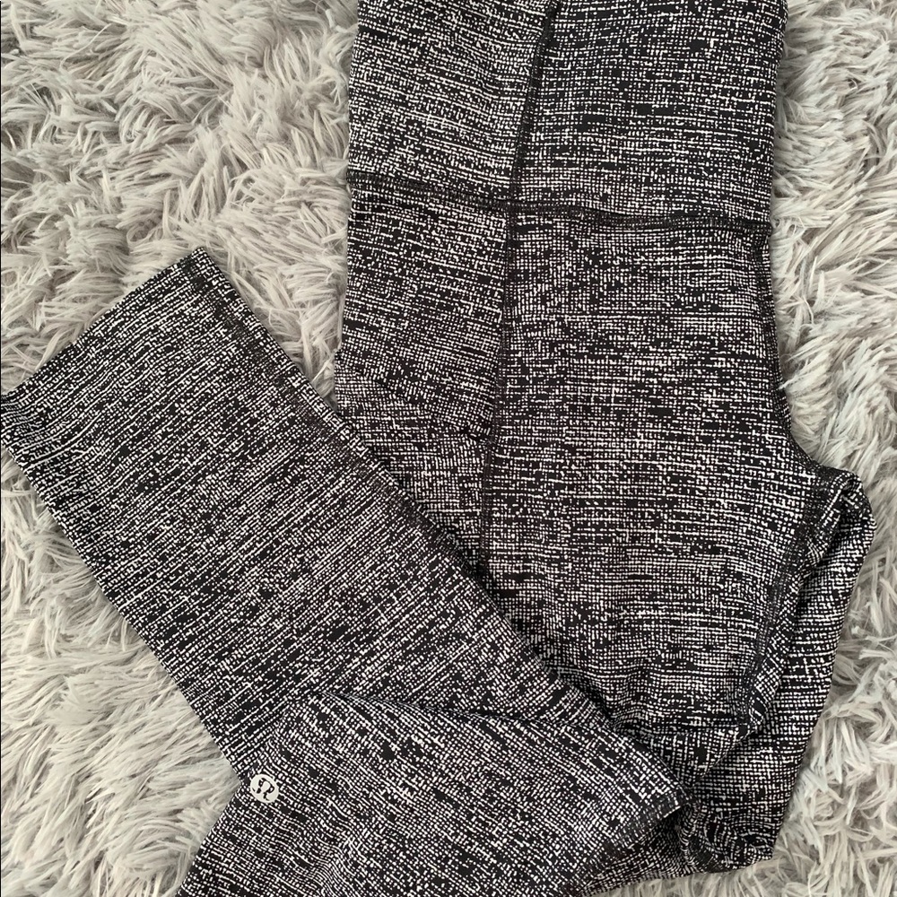 Lululemon yoga pants. - Picture 3 of 10